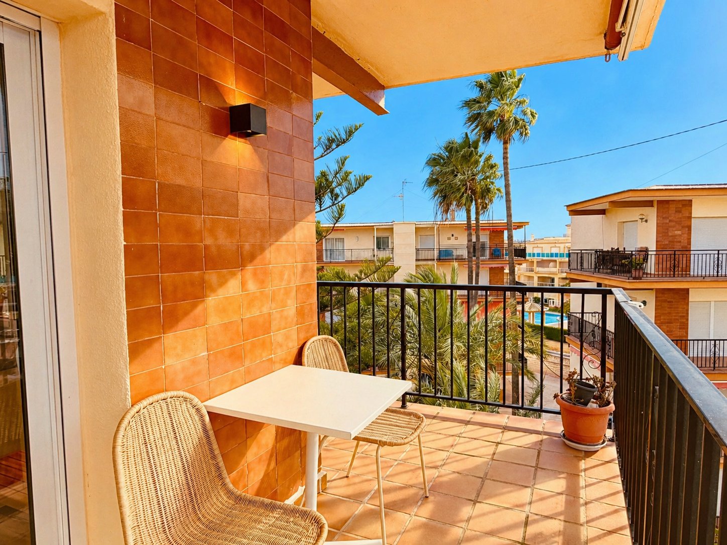 Balkon zwischen Palmen — Apartment Denia La Goleta